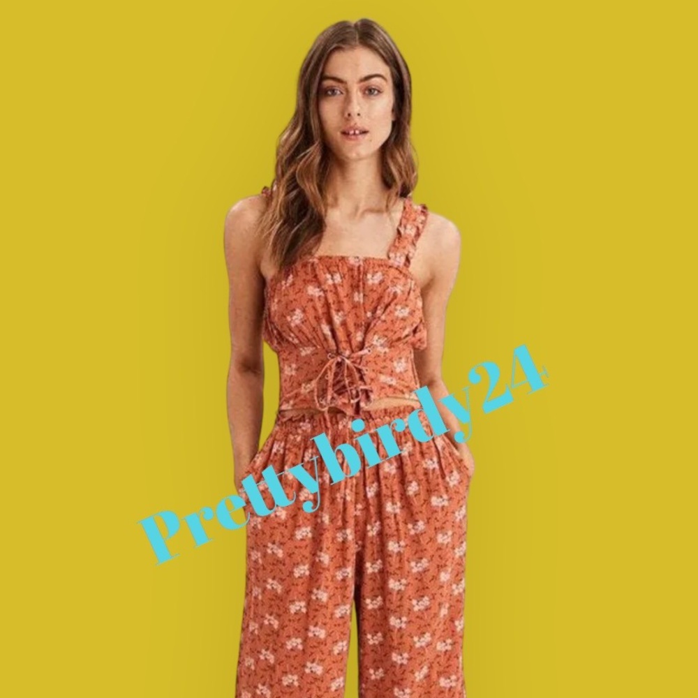 AEO Spiced Orange Floral Lace-Up Front Crop - Picture 1 of 10